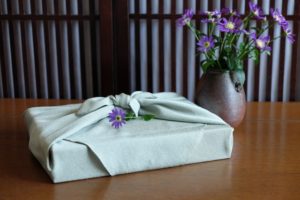 結婚後のお中元やお歳暮。実家間、親同士のやりとりはどうする?金額の相場は?