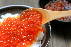 生いくらの作り方。旬の筋子のほぐし方と味付け、冷蔵冷凍の保存期間