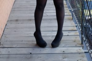 冬のタイツの選び方、デニールの違いや下半身の冷え対策、むくみにおすすめタイツ！　
