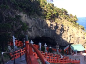 鵜戸神宮への行き方、駐車場、初詣の参拝時間や混雑は?運玉を投げるコツ!