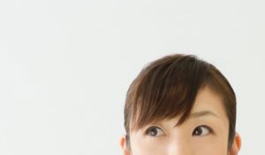 飛蚊症の原因と私の検査結果と見え方。治し方はある？レーザーでの治療法とは？