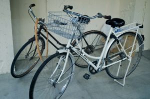 自転車が風で倒れる対策でスタンドは有効?カバーや車にも注意!