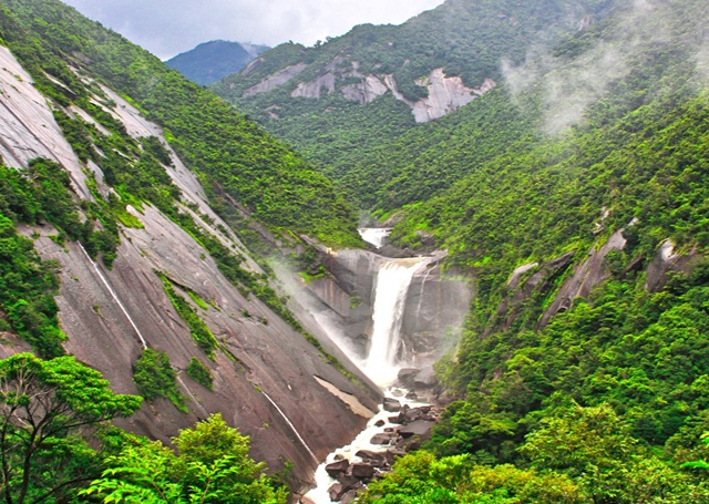 屋久島の千尋の滝