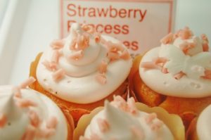 カップケーキのデコレーションで崩れないクリームの作り方！バタークリームが苦手なら？