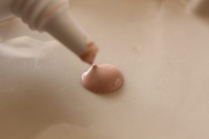 日焼け止めの塗り直しはメイクの上からどうするの?スプレーならOK?