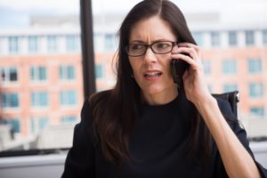 0570の通話料はいつから発生？混み合っている場合や待ち時間は？