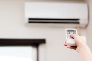 エアコンはつけっぱなしが電気代安いは勘違い?!何時間の外出なら消したほうがいいの?