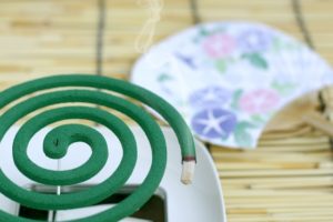 蚊取り線香の入れ物の代用は?皿やスタンドが無い時はどうすればいい?
