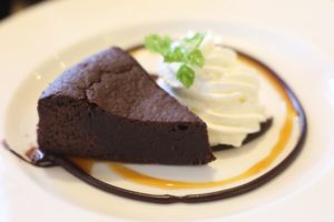 余った生クリームを一度に全部使い切る簡単なお菓子レシピに挑戦!